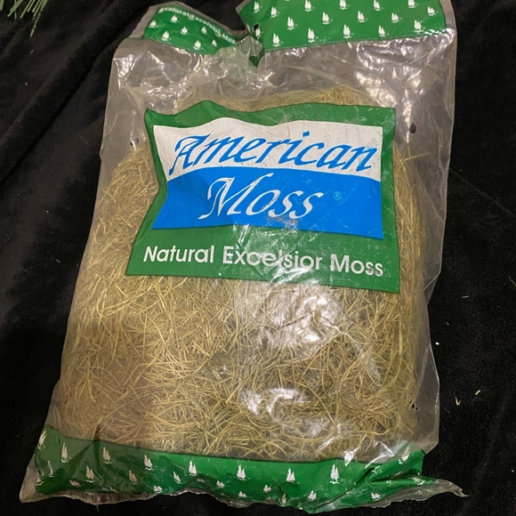 Black & white faux Floral & palm leaves, ivy and faux moss - Picture 3 of 5